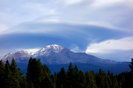 Cloud over Mount Shasta - 5 in series - DSC02899