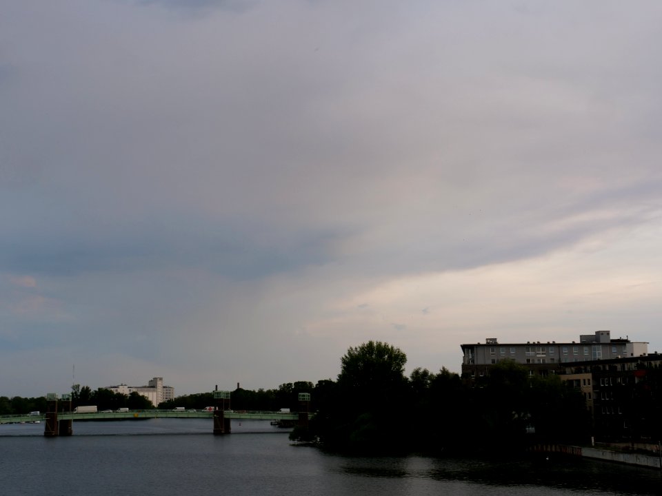 Clouds near thunderstorm from Wasserstadtbrücke 2019-06-03 02