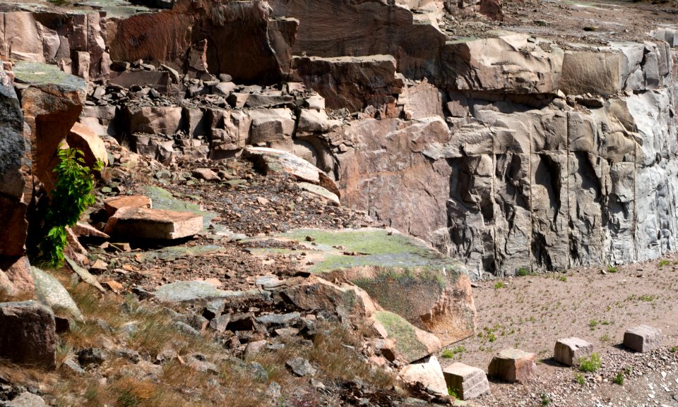 Cliffs and road in Rixö quarry