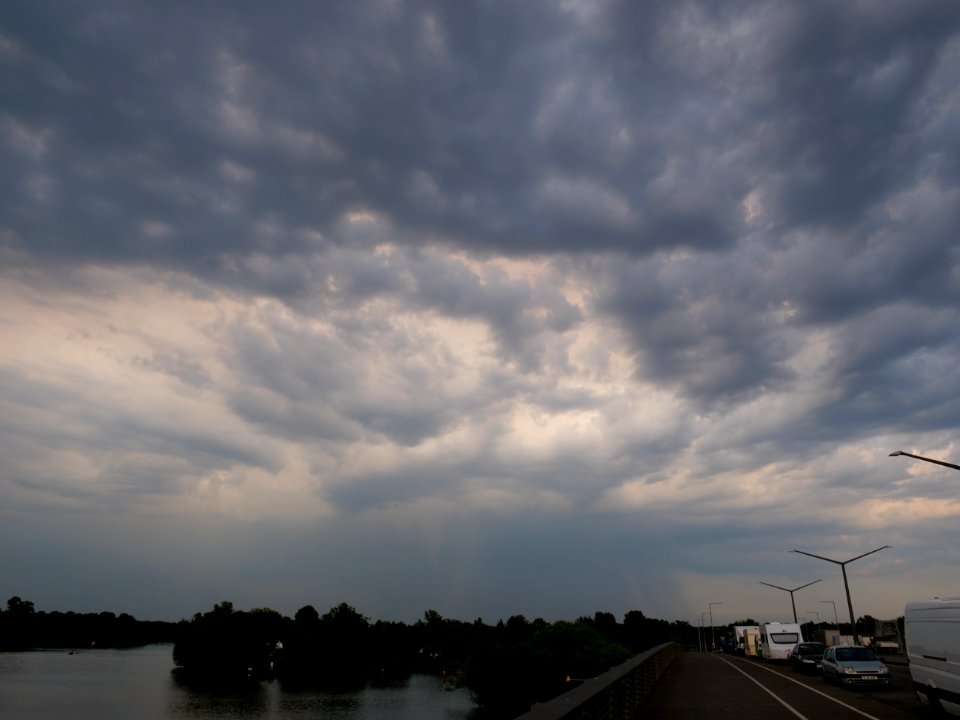 Clouds near thunderstorm from Wasserstadtbrücke 2019-06-03 10