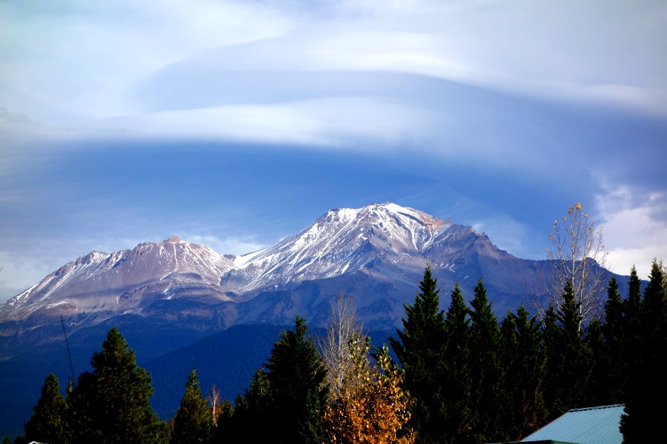 Cloud over Mount Shasta - 6 in series - DSC02901