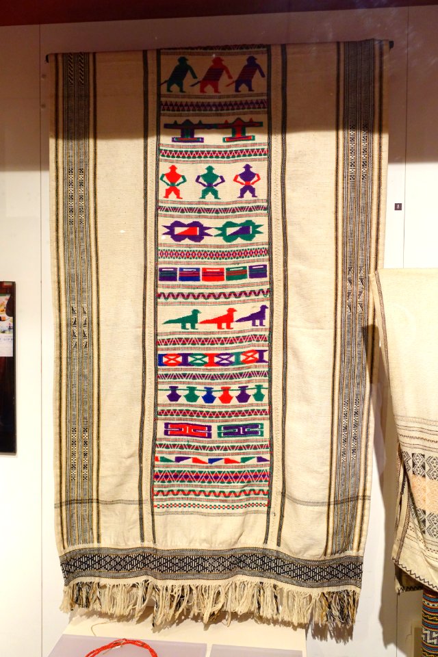 Cloth used for covering the couple's heads at the wedding of Ka Rit, Bao Lam, Lam Dong, 1987, cotton - Vietnamese Women's Museum - Hanoi, Vietnam - DSC04402