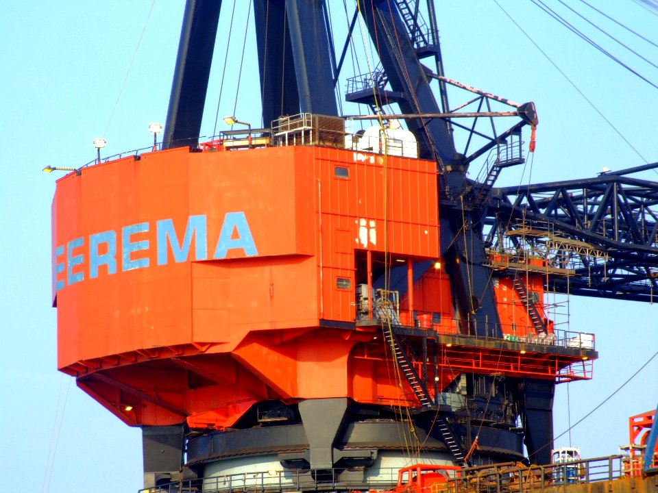 Close-up Port crane of Hermod