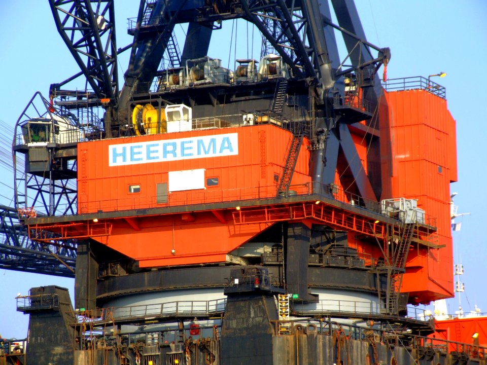 Close-up Starboard crane of Hermod