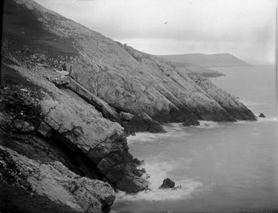 Cliffs and coastline (1294025)