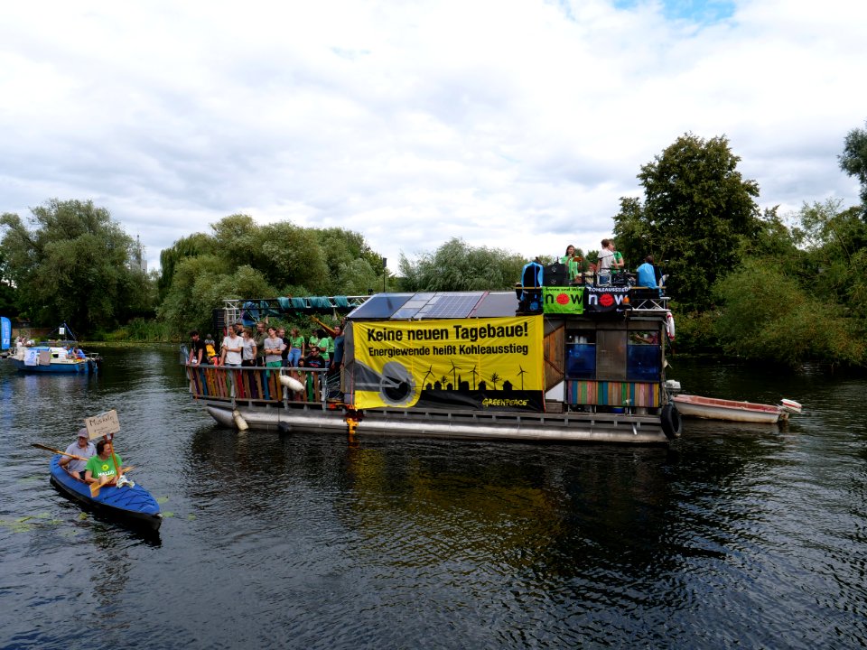 Coal and Boat demonstration 2019 211