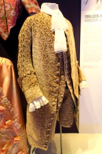 Coat, breeches, and waistcoat of patterned silk velvet, 1750s, owned by Jonas Alstromer (1685-1761) - Nordiska museet - Stockholm, Sweden - DSC09710