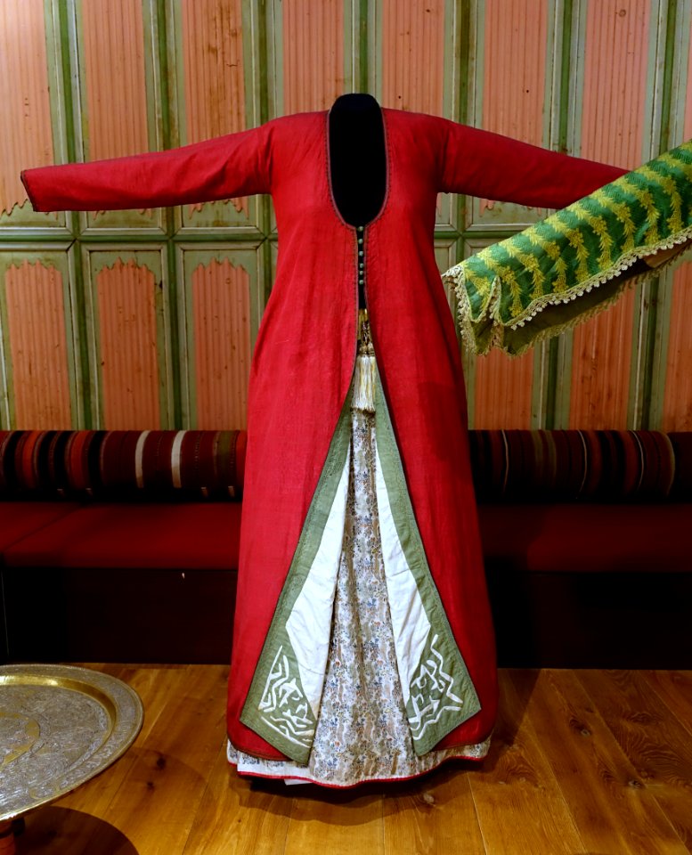 Coat, Turkey, early 20th century, silk, cotton - Rautenstrauch-Joest-Museum - DSC00336