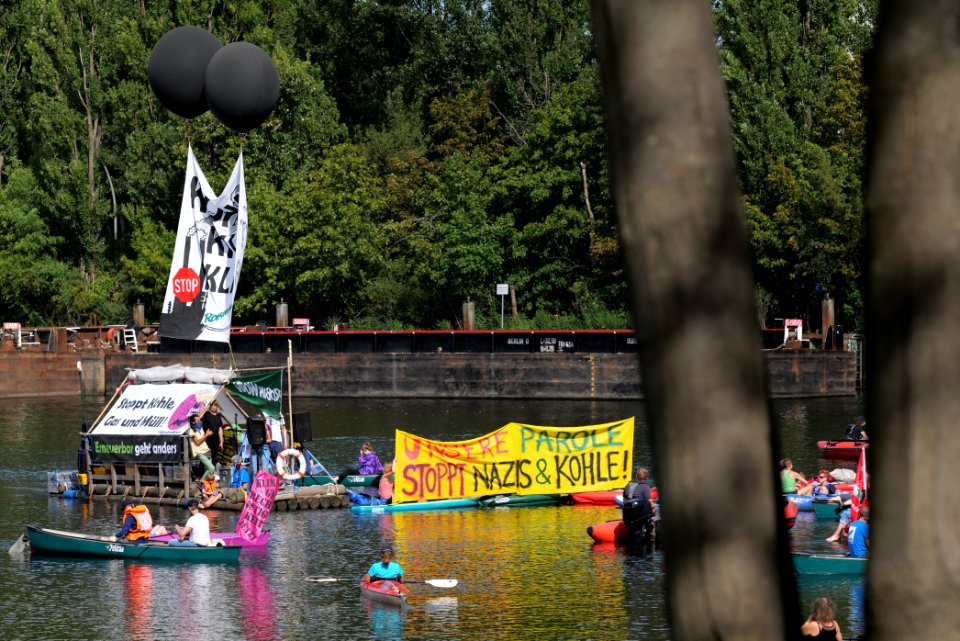 Coal and Boat demonstration 2020-08-29 242
