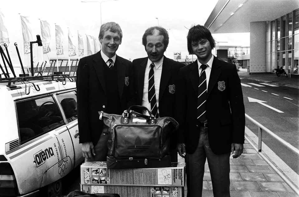 Coach Rini Wagtmans (m) met Adri van der Poel (l) en Jacques van Meer (r), Bestanddeelnr 930-9195