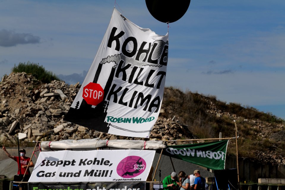 Coal and Boat demonstration 2020-08-29 266