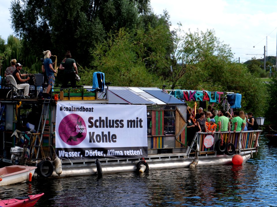 Coal and Boat demonstration 2019 230