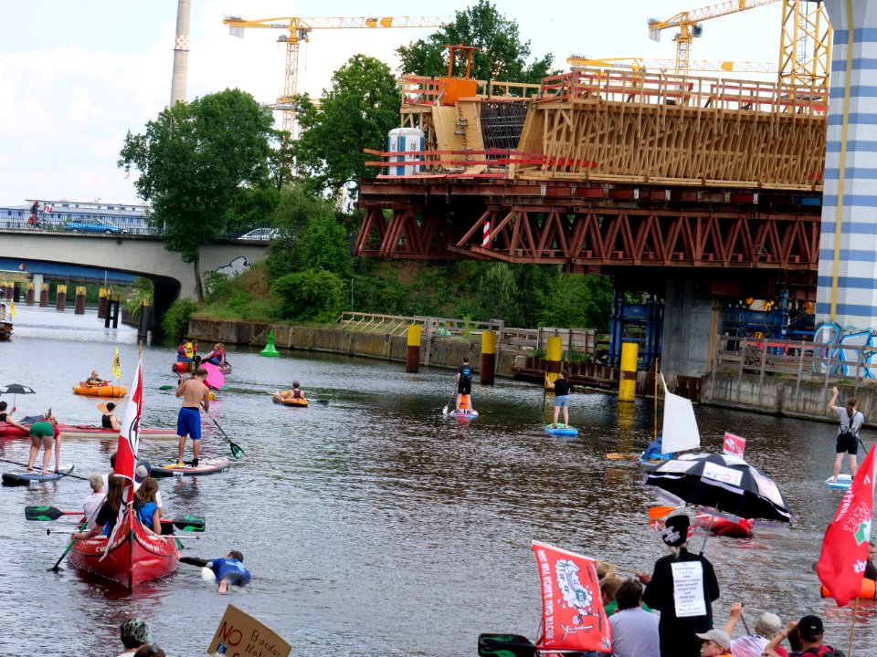 Coal and Boat Demonstration Berlin May 2018 02