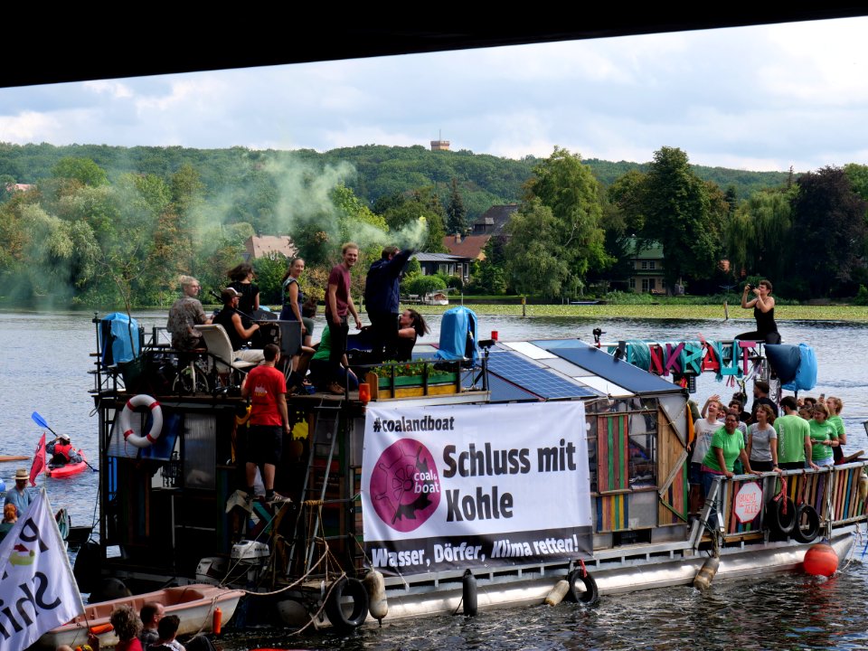 Coal and Boat demonstration 2019 21
