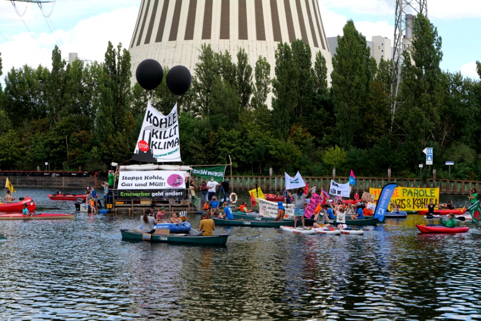 Coal and Boat demonstration 2020-08-29 237