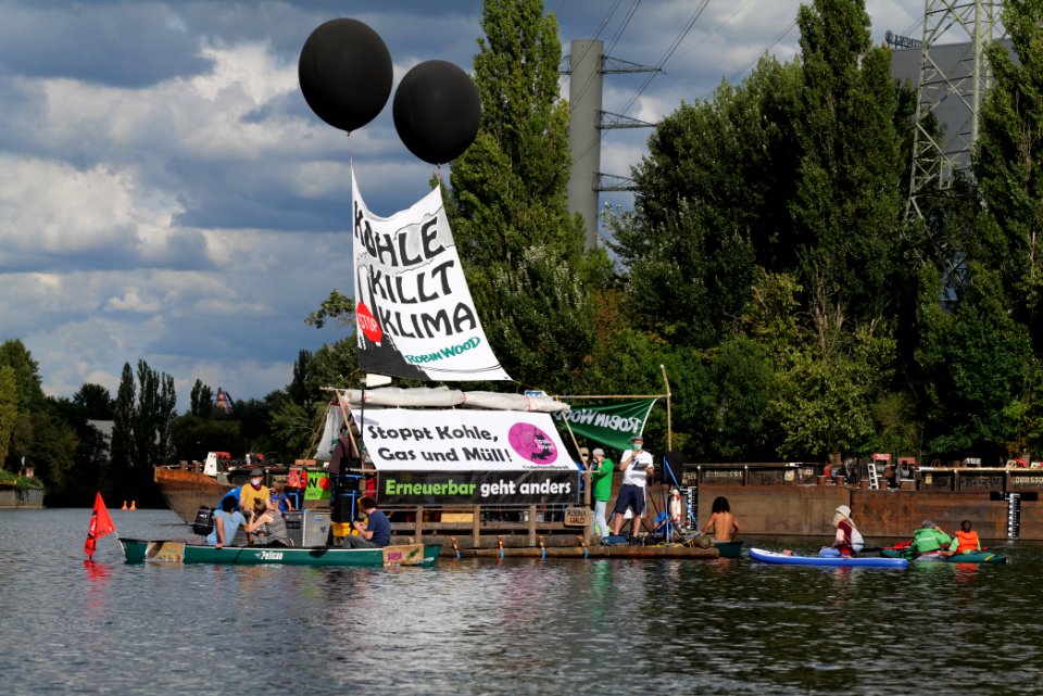 Coal and Boat demonstration 2020-08-29 270
