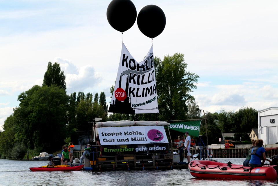 Coal and Boat demonstration 2020-08-29 256