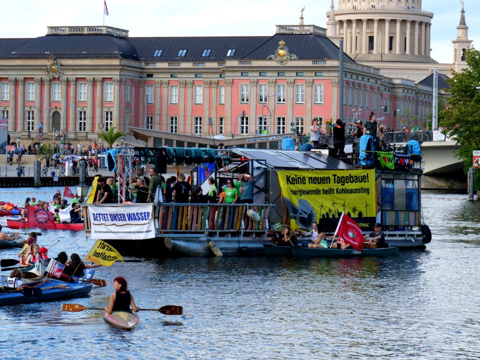 Coal and Boat demonstration 2019 144