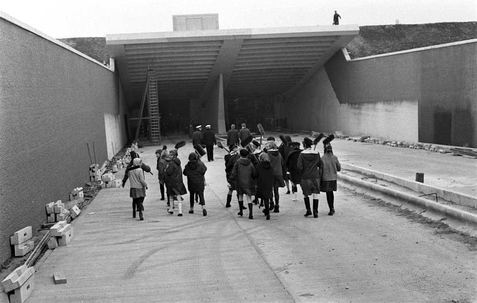 Coentunnel vegen door padvinders, Bestanddeelnr 919-0317
