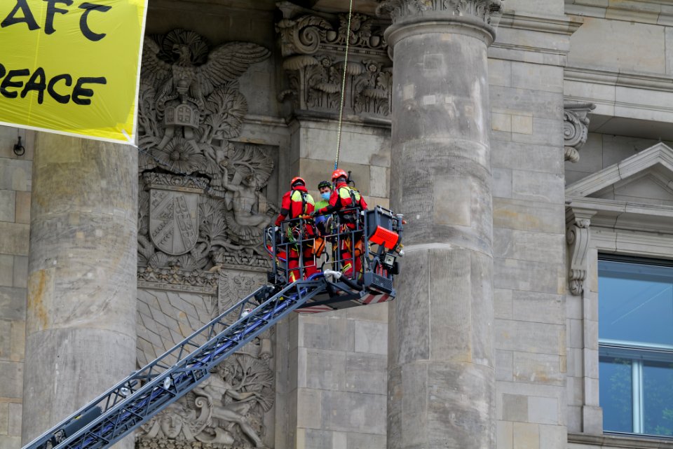 Coal law protest Greenpeace banner Reichstag Berlin 2020-07-03 74