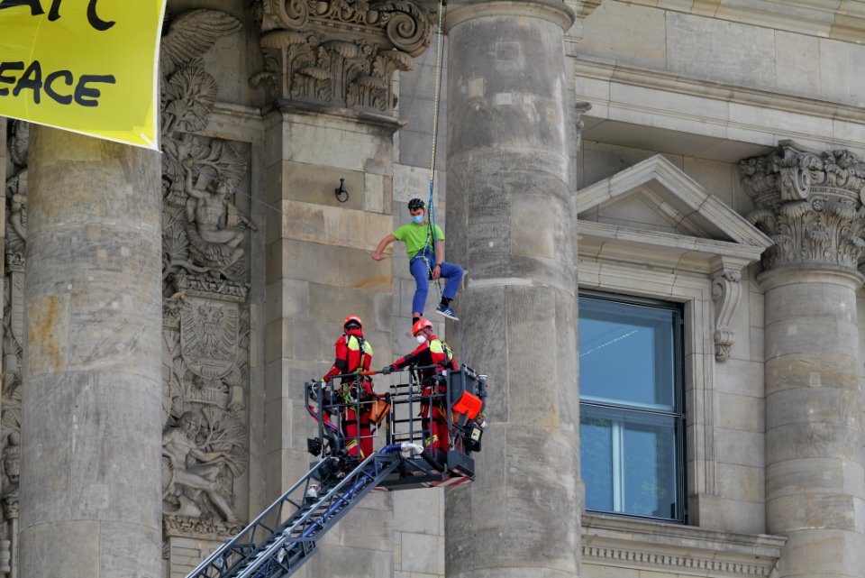 Coal law protest Greenpeace banner Reichstag Berlin 2020-07-03 72