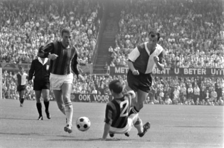 Coen Moulijn (rechts) in actie, Bestanddeelnr 921-6202