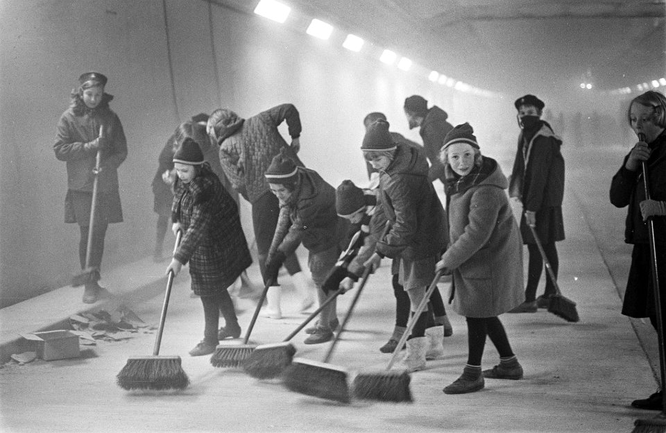 Coentunnel vegen door padvinders, Bestanddeelnr 919-0313