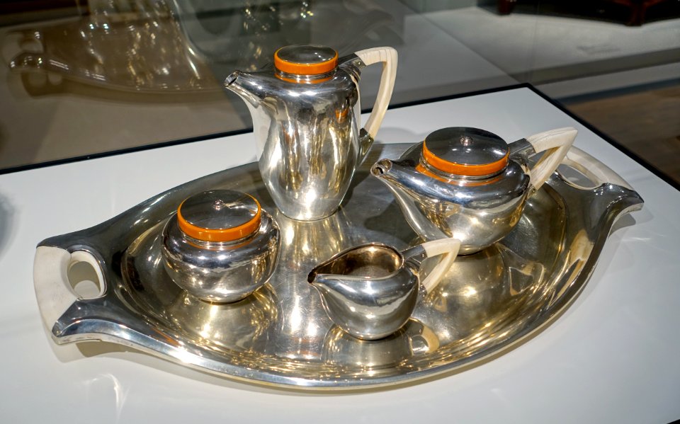 Coffee and tea service by Henry van de Velde, c. 1903-1904, silver, ivory, bakelite, 2 of 2 - Hessisches Landesmuseum Darmstadt - Darmstadt, Germany - DSC00731