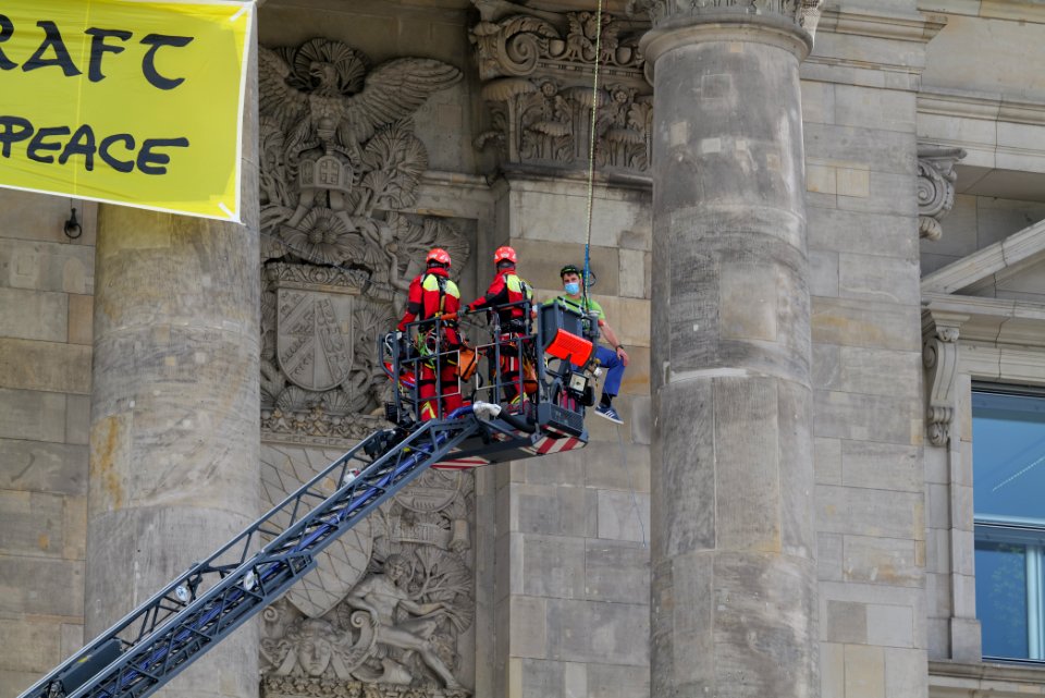 Coal law protest Greenpeace banner Reichstag Berlin 2020-07-03 73