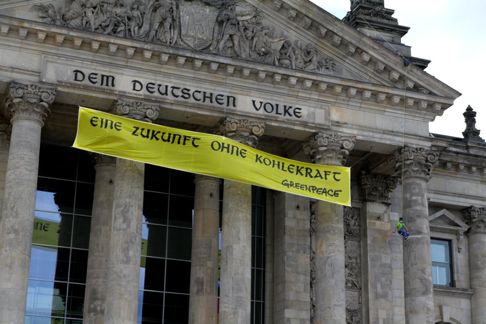Coal law protest Greenpeace banner Reichstag Berlin 2020-07-03 66