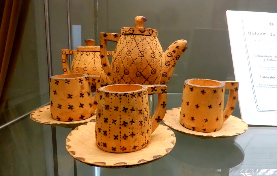 Coffee cups and pot, Angola, 1927, madeira wood - Museu da Ciência da Universidade de Coimbra - University of Coimbra - Coimbra, Portugal - DSC09198
