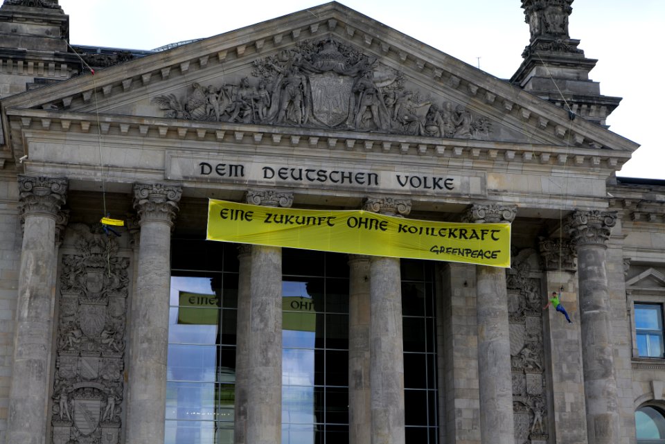 Coal law protest Greenpeace banner Reichstag Berlin 2020-07-03 26