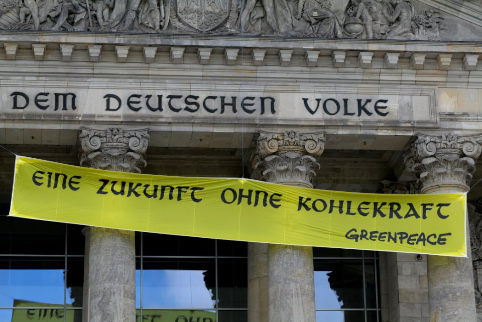 Coal law protest Greenpeace banner Reichstag Berlin 2020-07-03 58