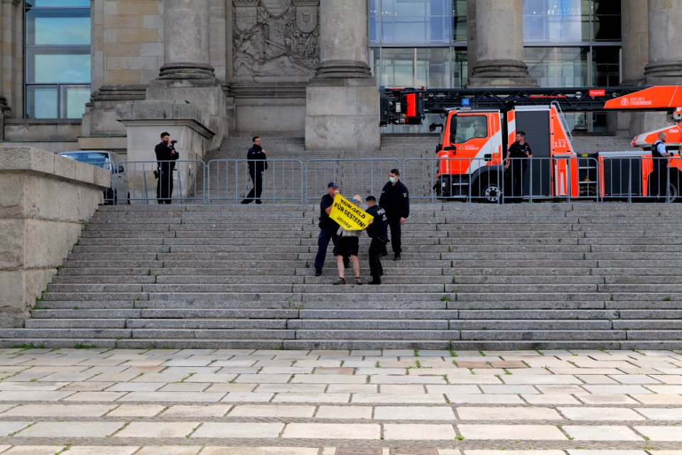 Coal law protest Greenpeace banner Reichstag Berlin 2020-07-03 34