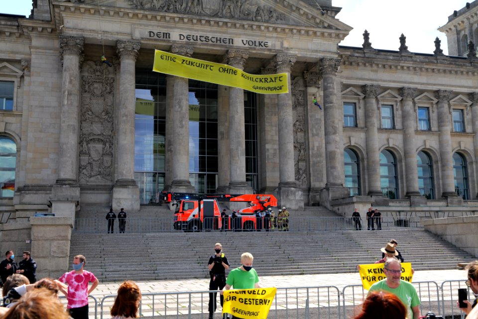 Coal law protest Greenpeace banner Reichstag Berlin 2020-07-03 51