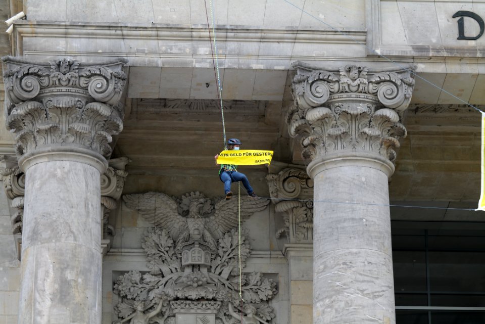 Coal law protest Greenpeace banner Reichstag Berlin 2020-07-03 67