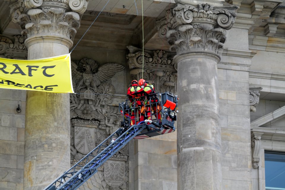 Coal law protest Greenpeace banner Reichstag Berlin 2020-07-03 78
