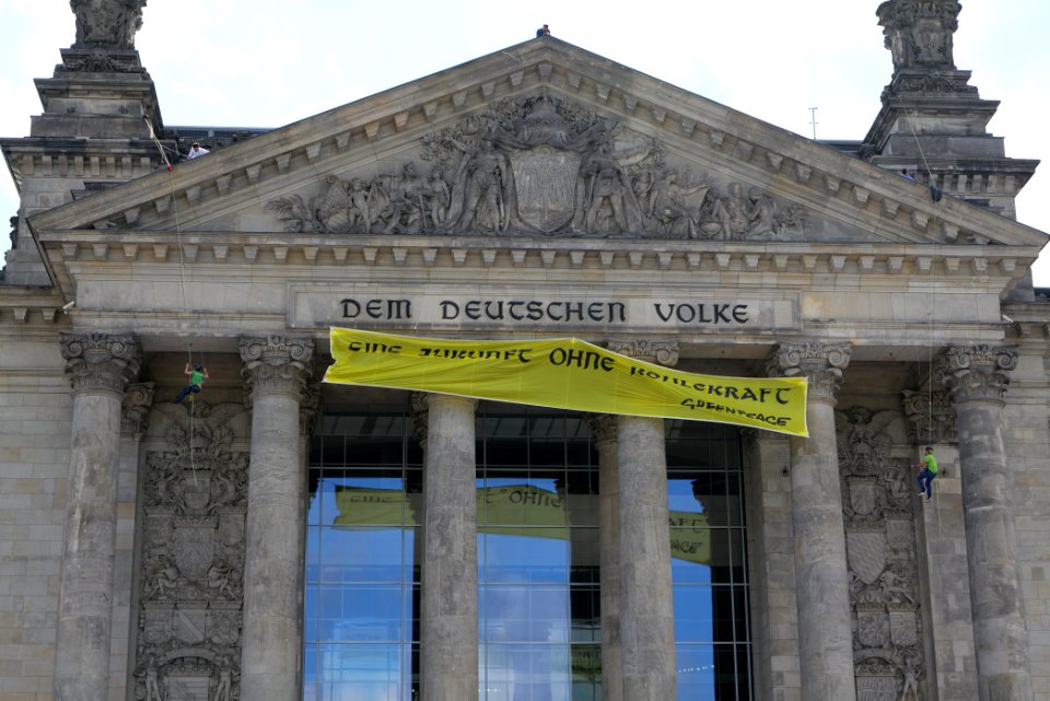 Coal law protest Greenpeace banner Reichstag Berlin 2020-07-03 19