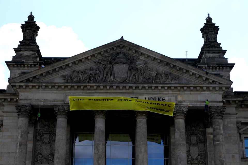 Coal law protest Greenpeace banner Reichstag Berlin 2020-07-03 16