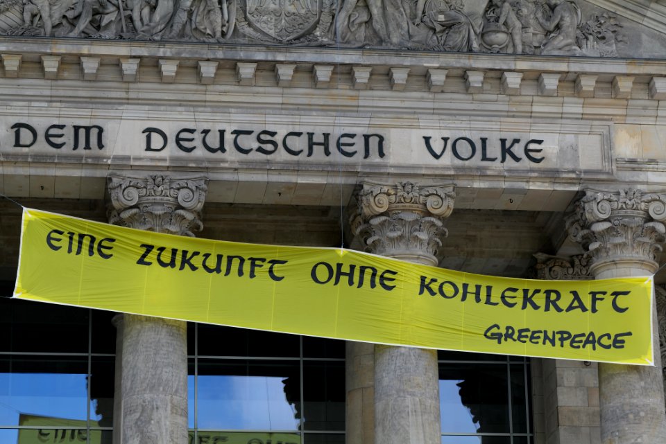 Coal law protest Greenpeace banner Reichstag Berlin 2020-07-03 59