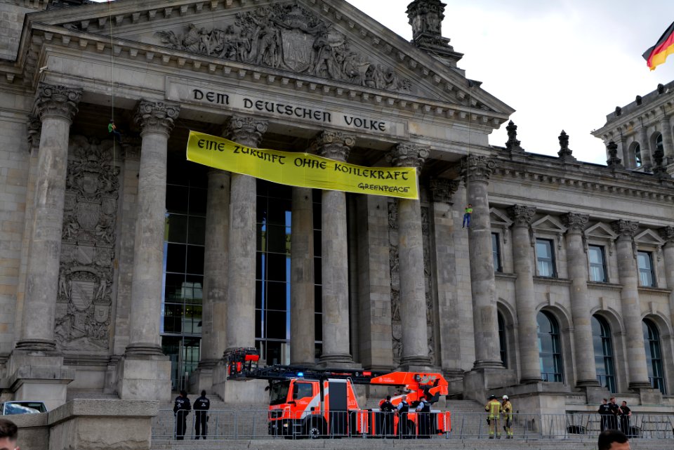 Coal law protest Greenpeace banner Reichstag Berlin 2020-07-03 54