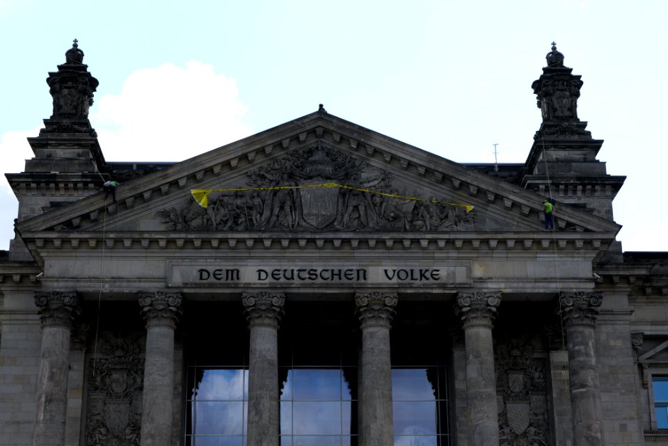 Coal law protest Greenpeace banner Reichstag Berlin 2020-07-03 07
