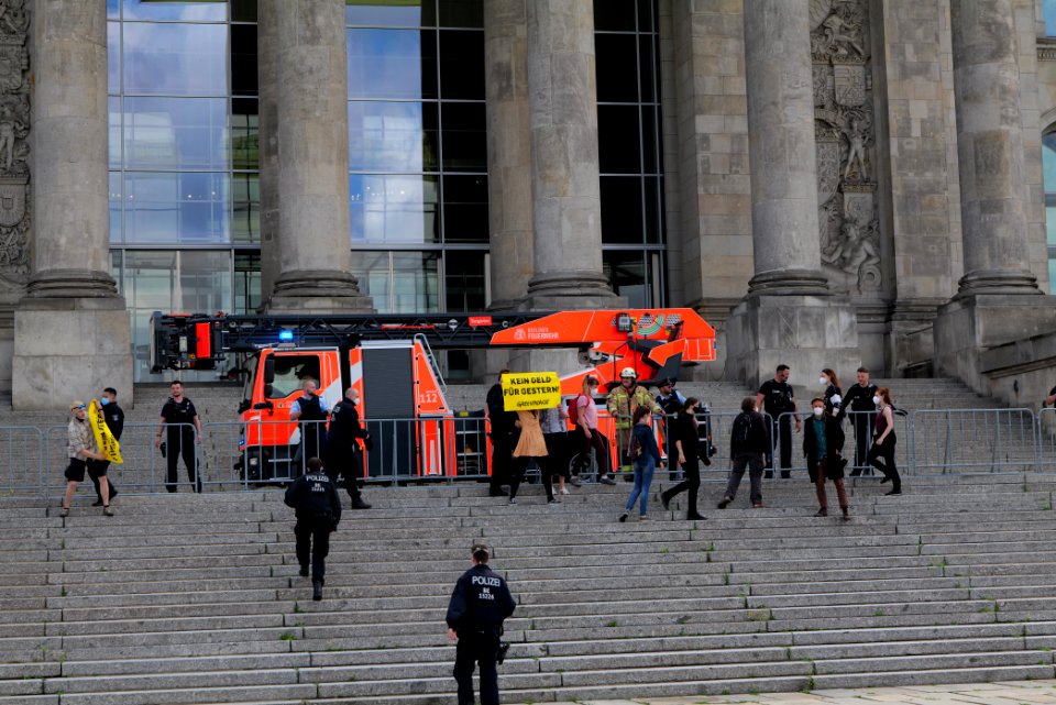 Coal law protest Greenpeace banner Reichstag Berlin 2020-07-03 32