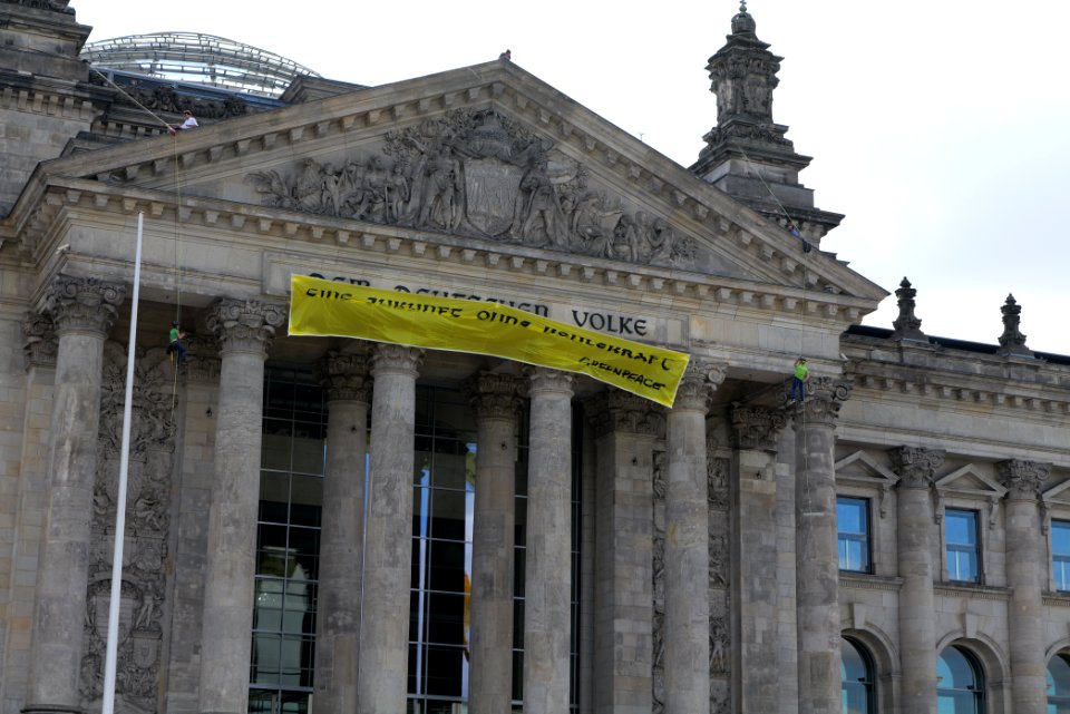Coal law protest Greenpeace banner Reichstag Berlin 2020-07-03 17