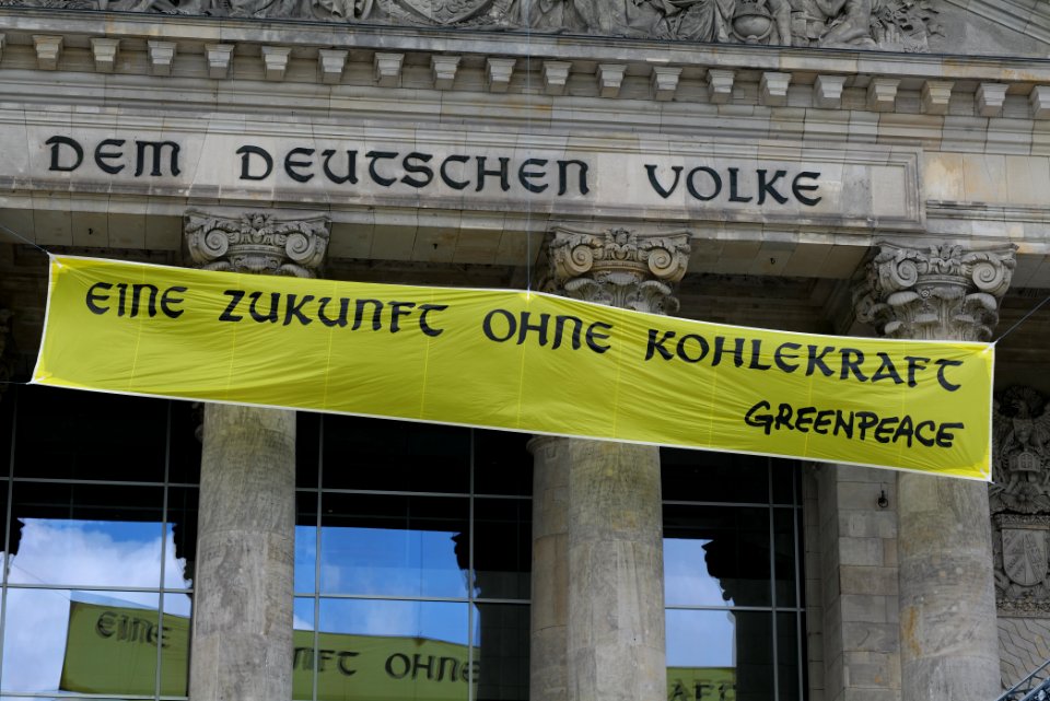 Coal law protest Greenpeace banner Reichstag Berlin 2020-07-03 77