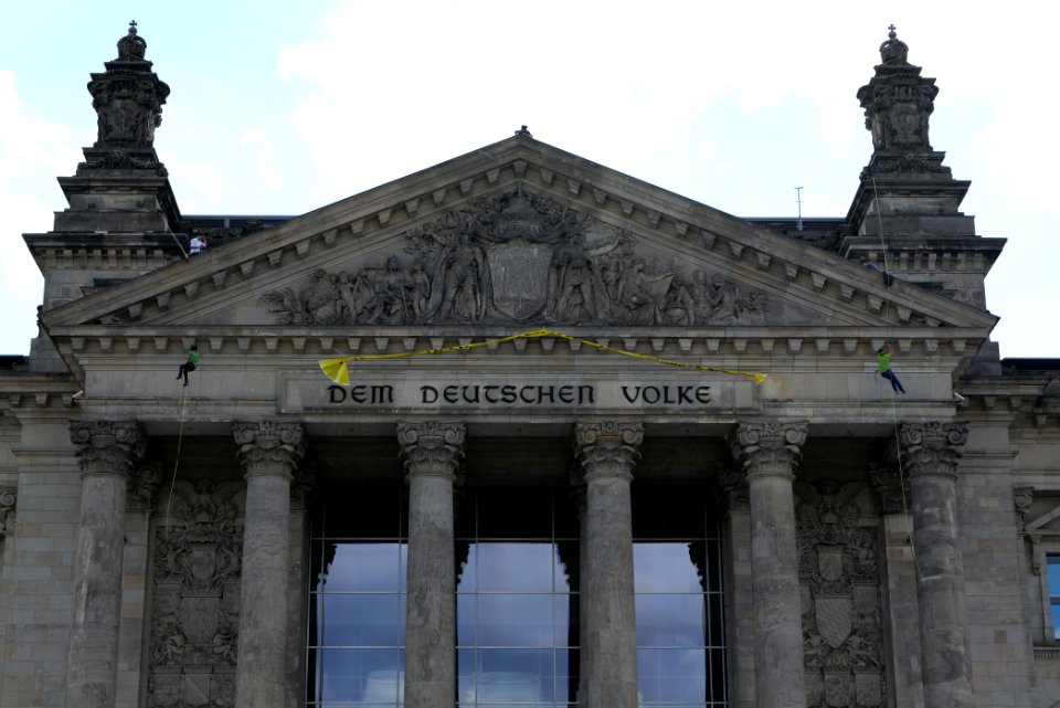 Coal law protest Greenpeace banner Reichstag Berlin 2020-07-03 08