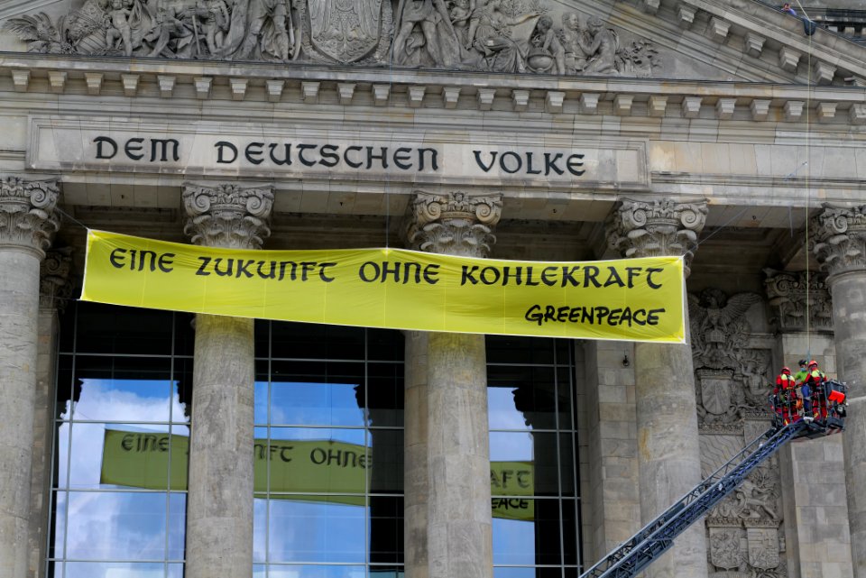 Coal law protest Greenpeace banner Reichstag Berlin 2020-07-03 75