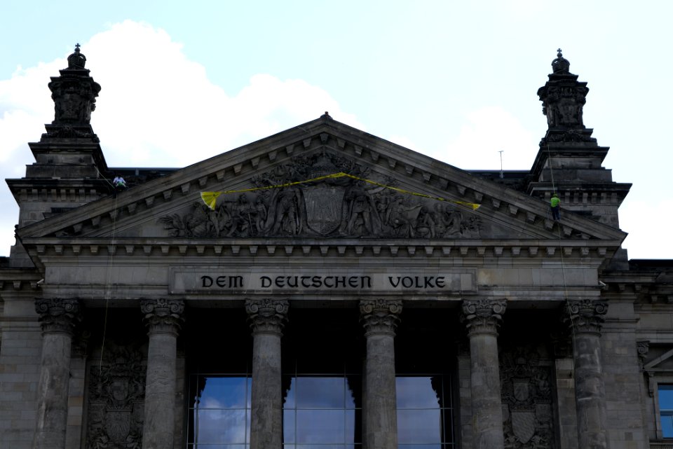 Coal law protest Greenpeace banner Reichstag Berlin 2020-07-03 06