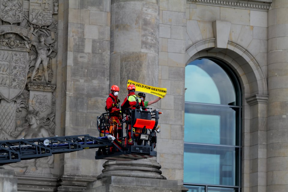 Coal law protest Greenpeace banner Reichstag Berlin 2020-07-03 92