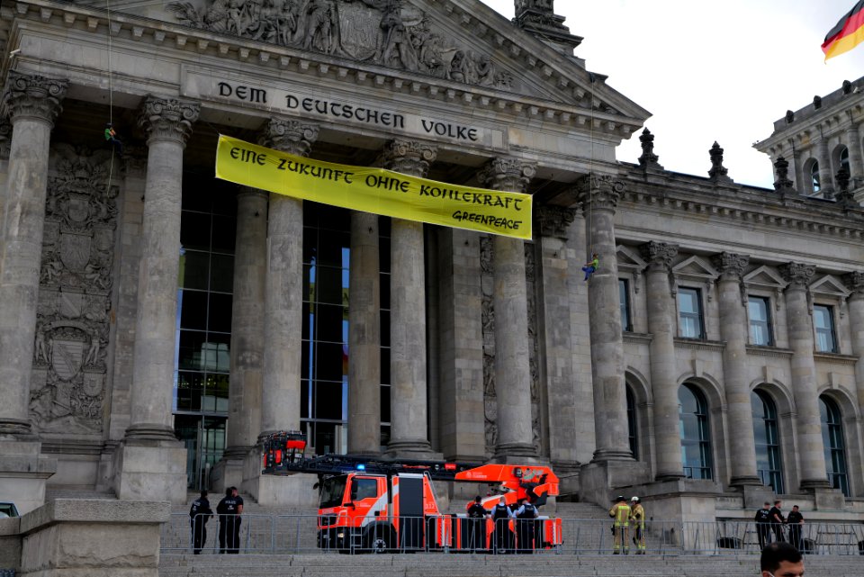 Coal law protest Greenpeace banner Reichstag Berlin 2020-07-03 53